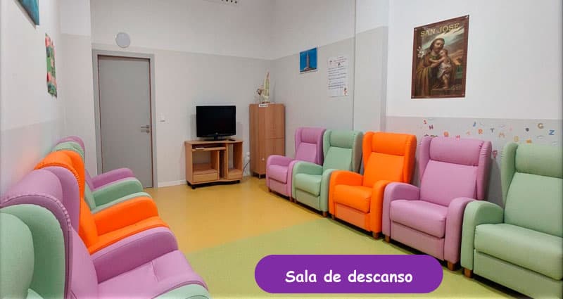 Sala de descanso del centro de día San José en Sada